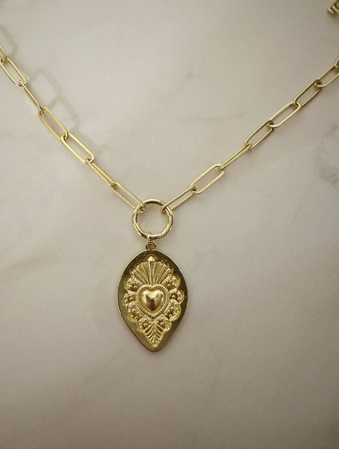Collar corazón detente dorado
