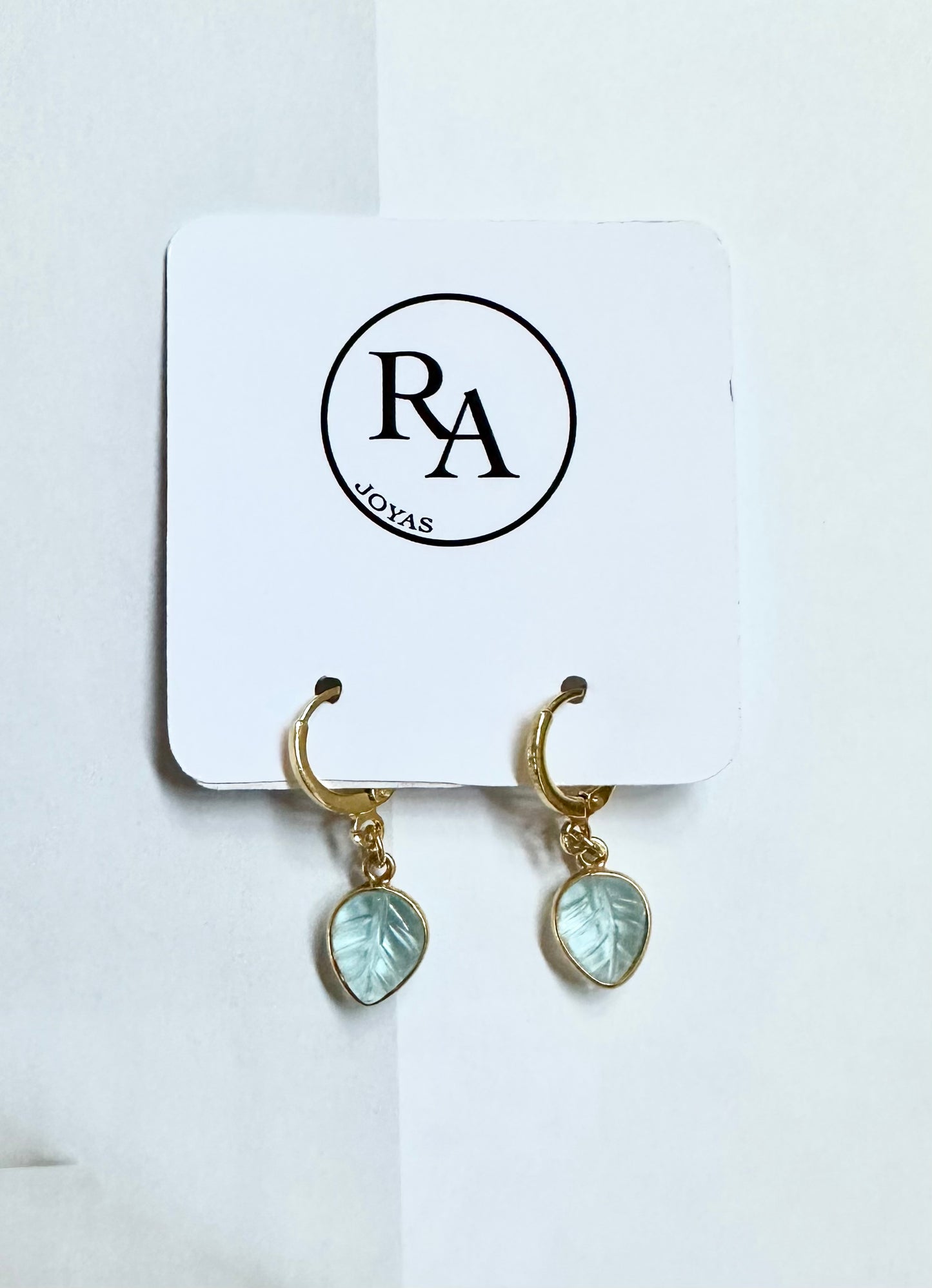 Argollas con hojas talladas