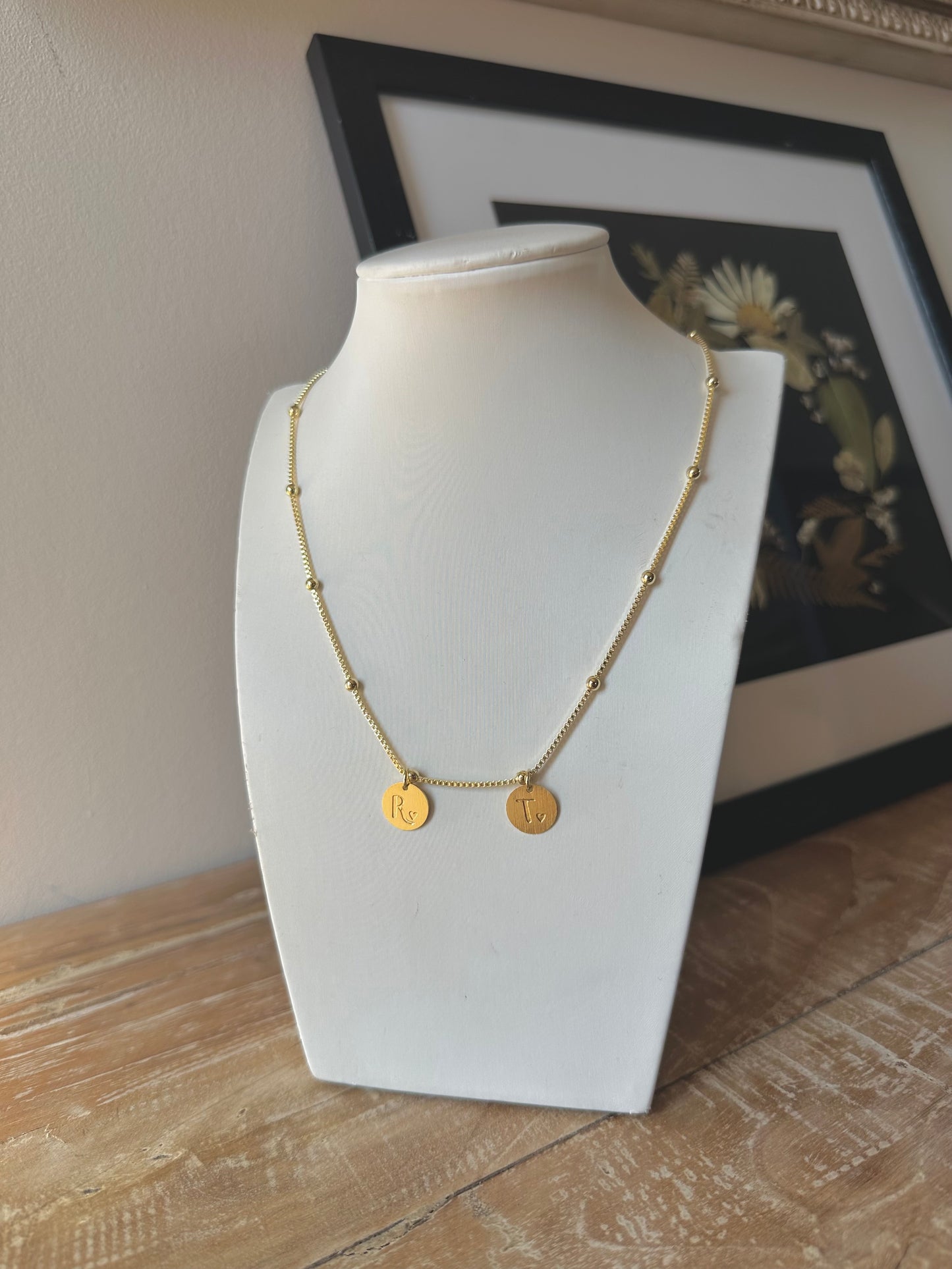 Collar iniciales Gold