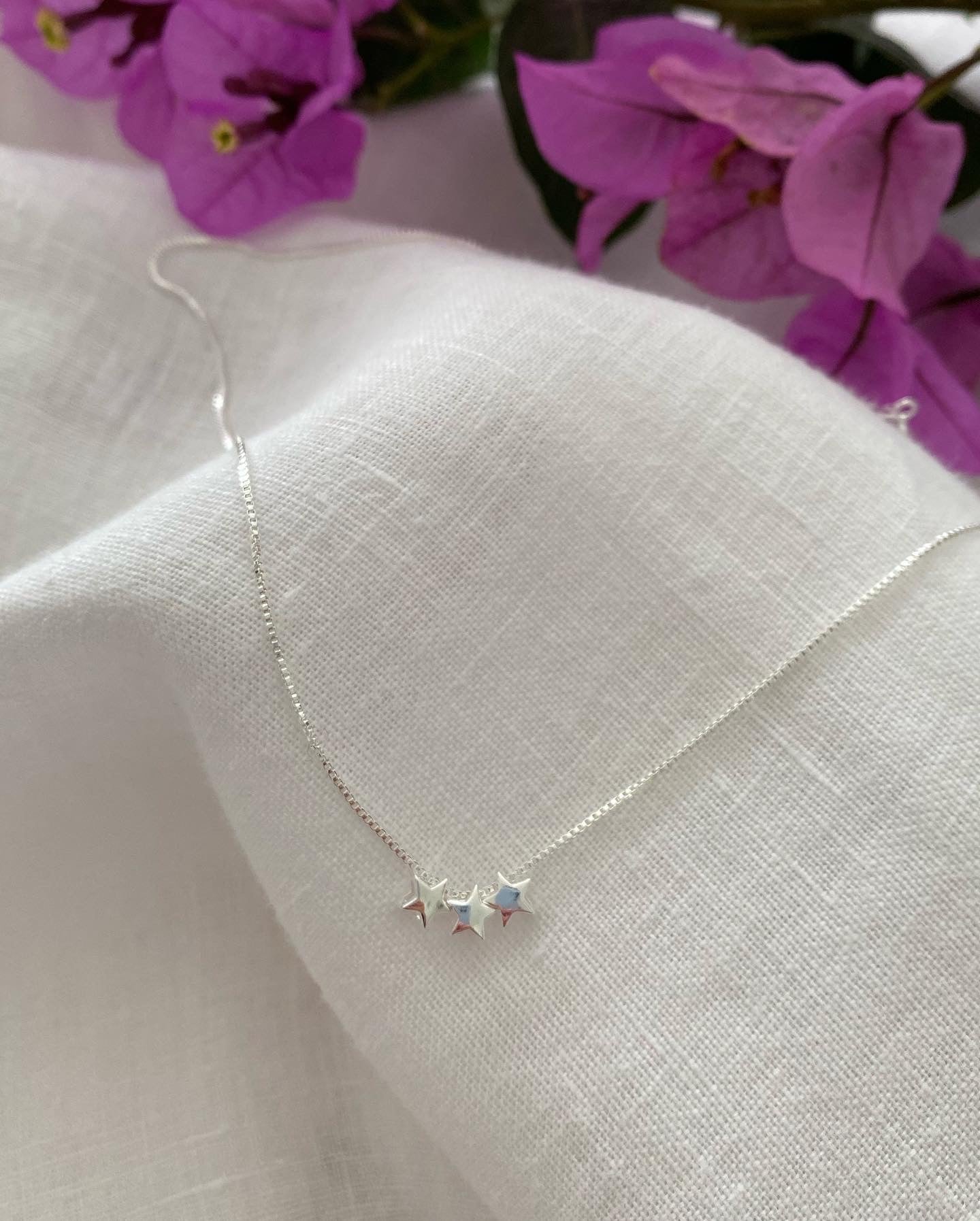 Collar tres estrellas