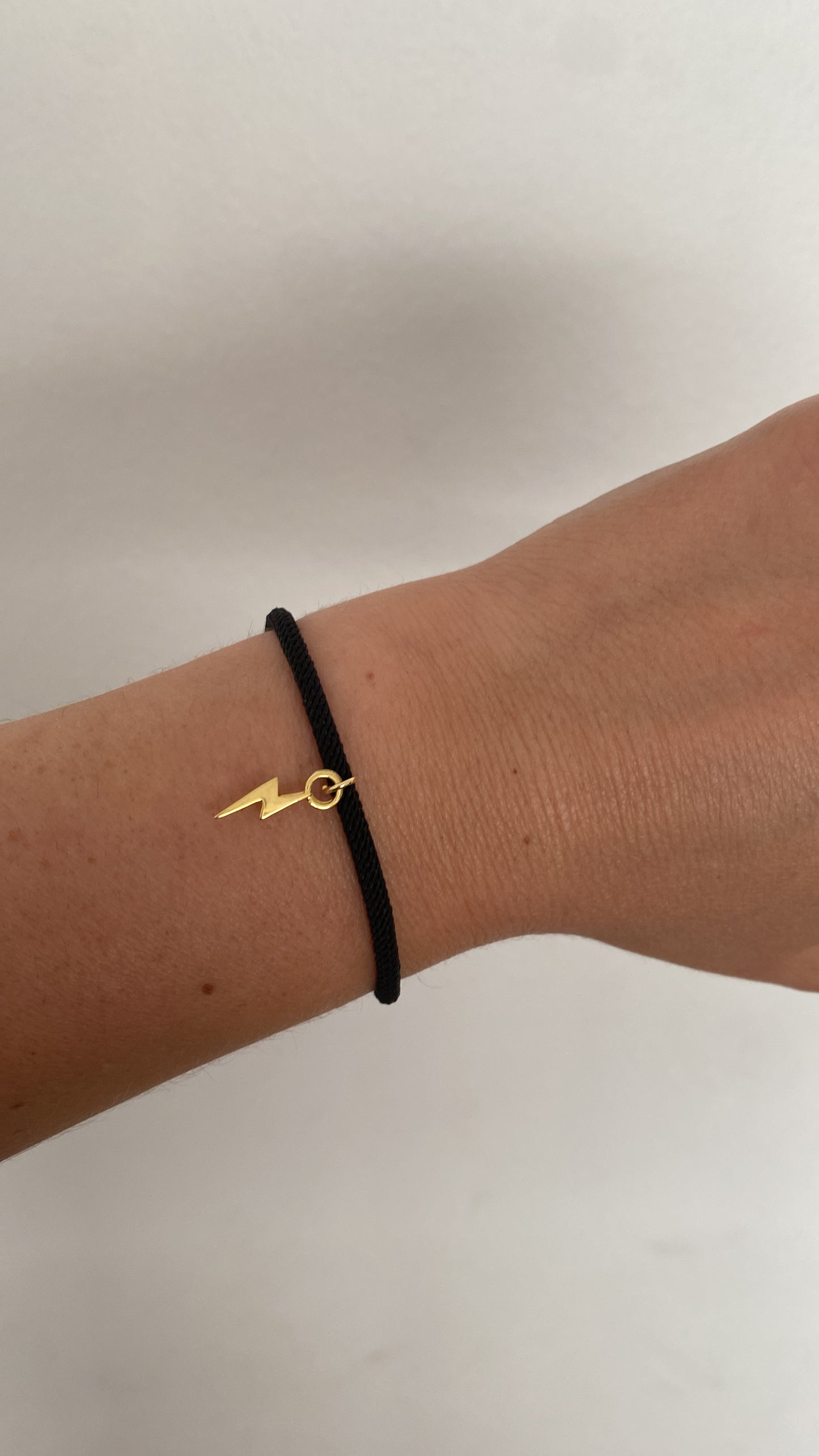 Pulsera cordón & dije bañado en oro