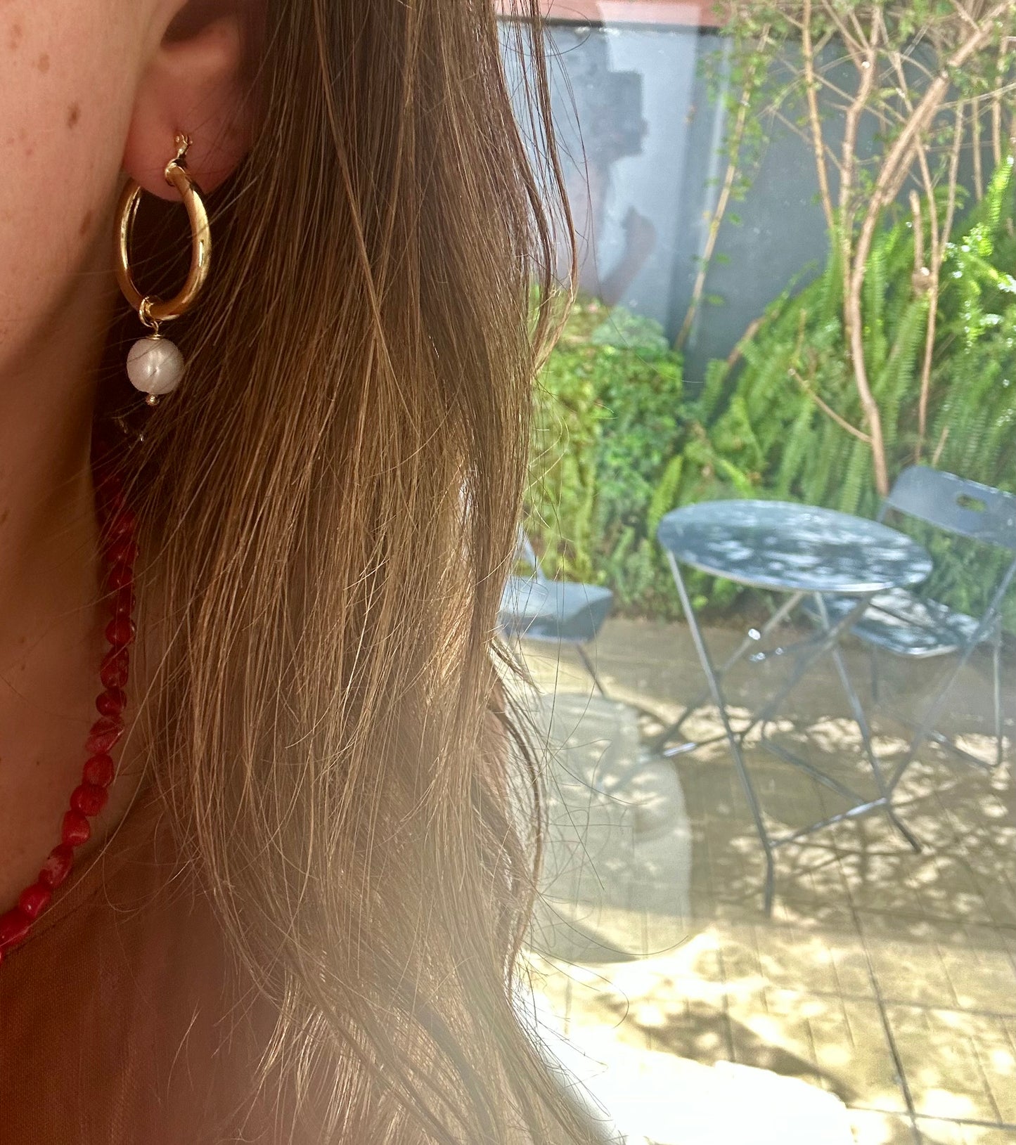 Argollas con perlas de rio