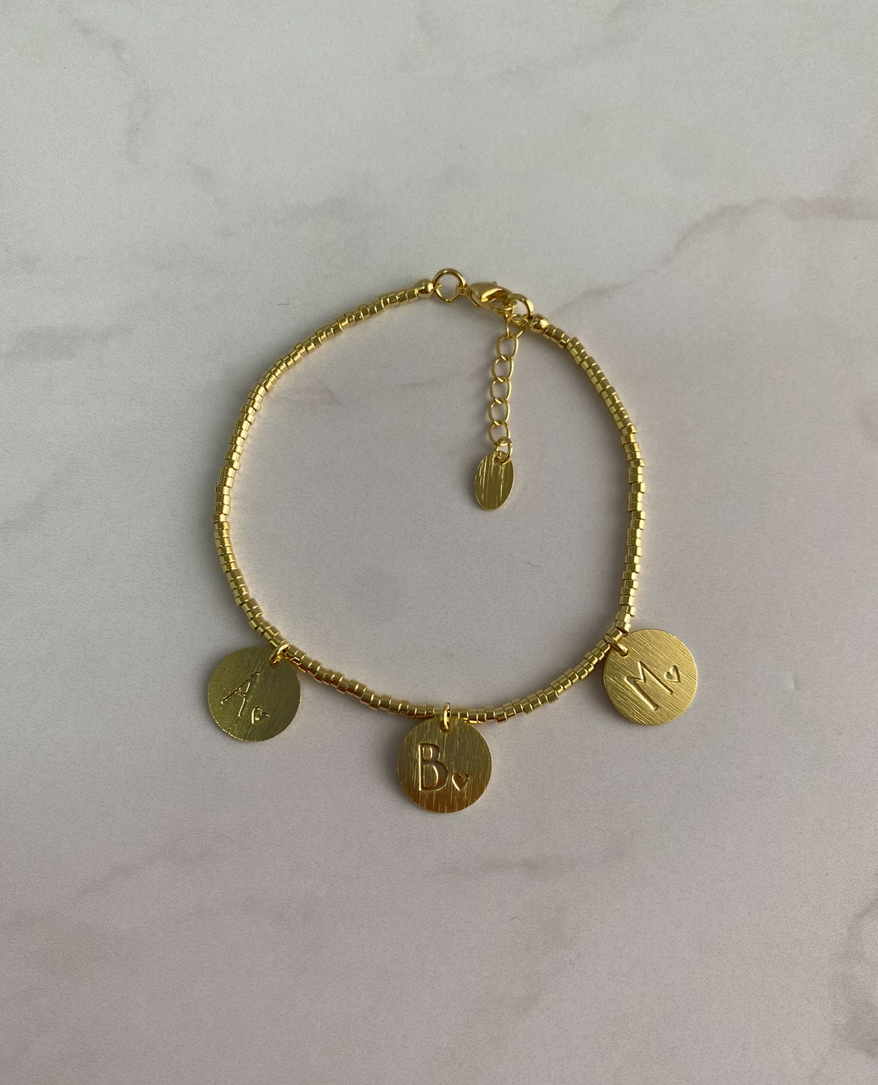 Pulsera de mostacillas & inicial