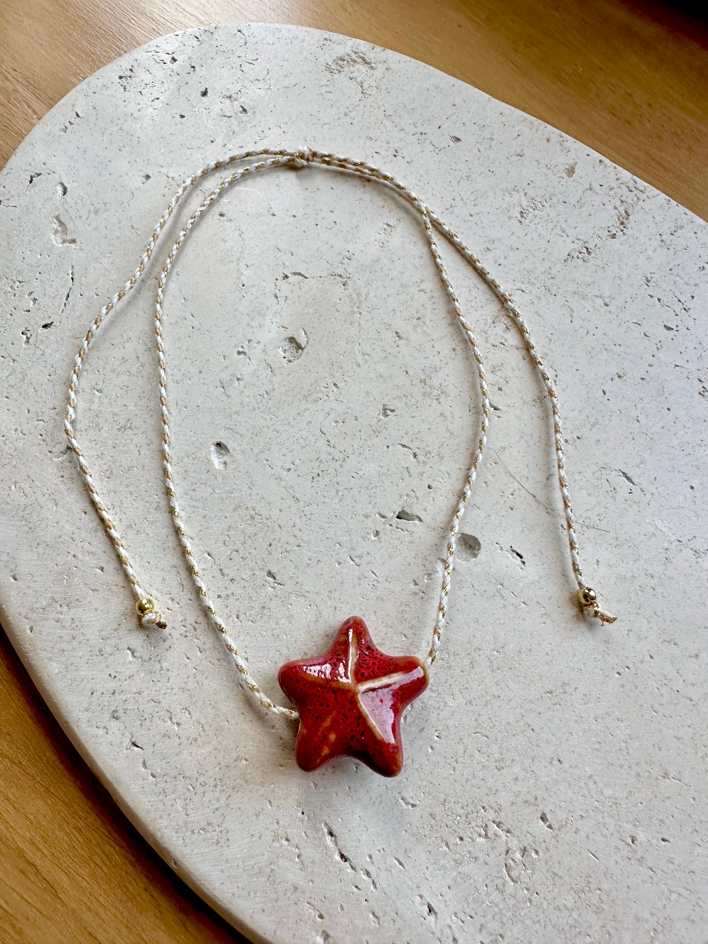Collar Mahatu rojo