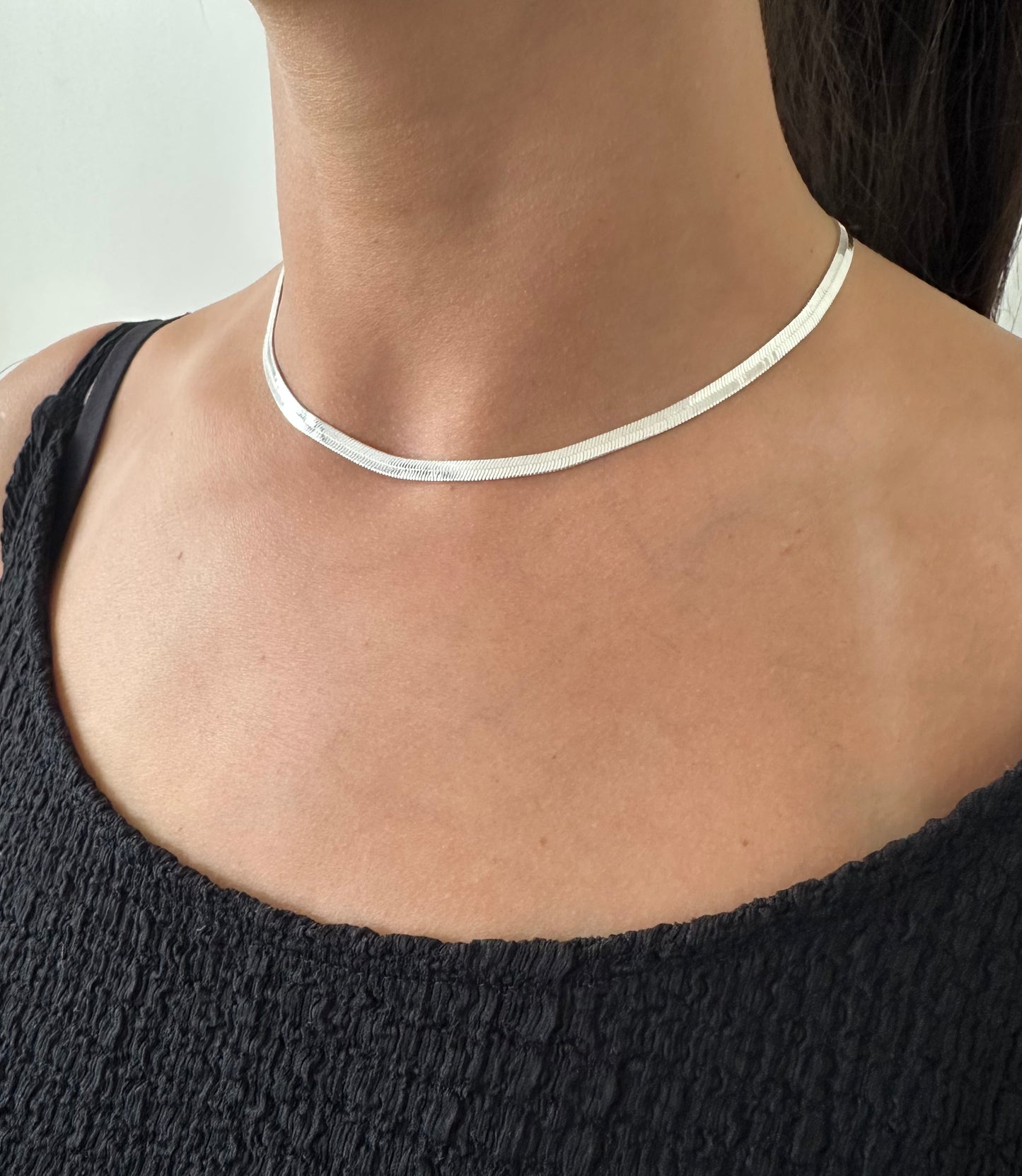 Cadena lisa tipo choker plateada 4 mm
