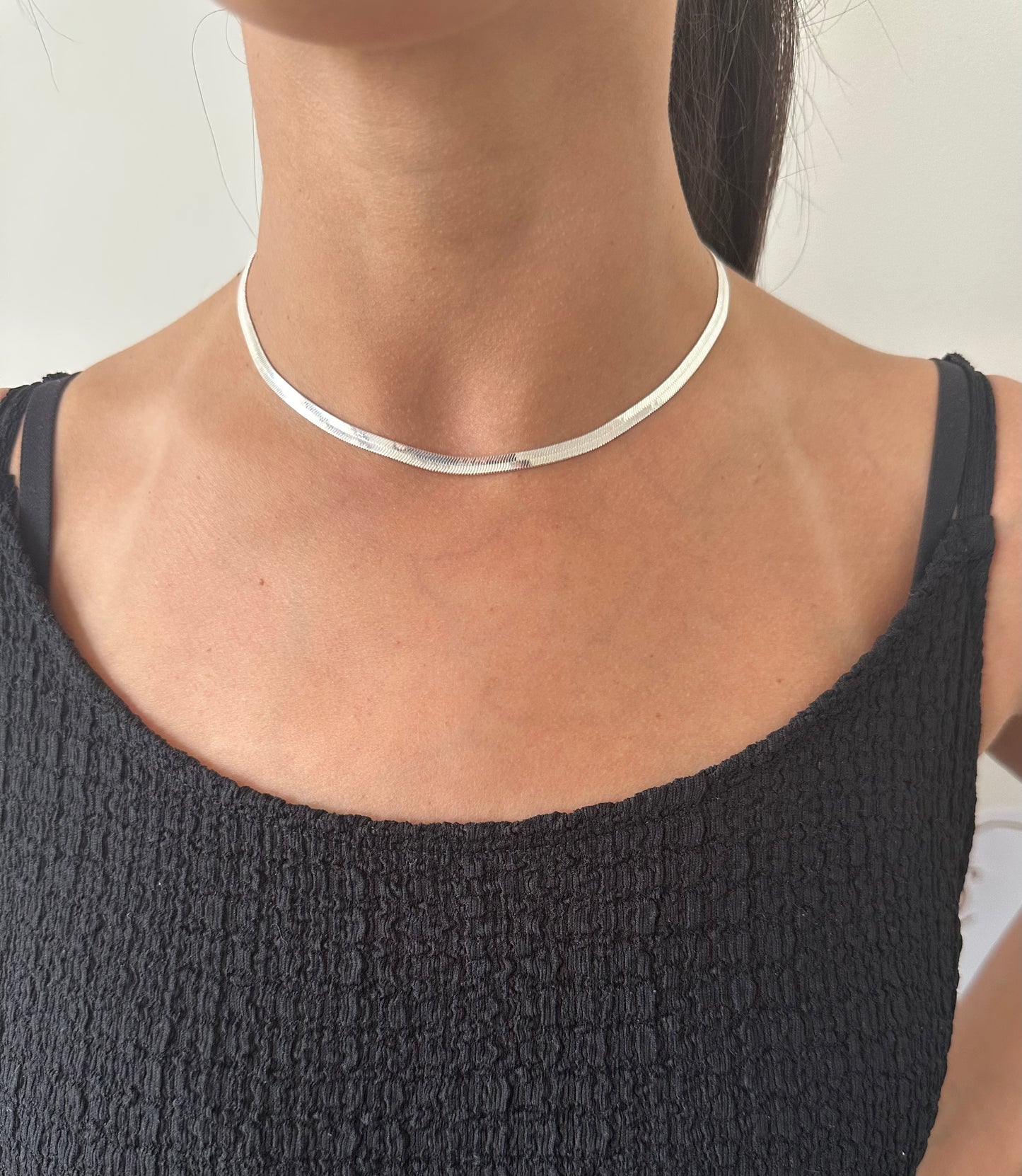 Cadena lisa tipo choker plateada 4 mm