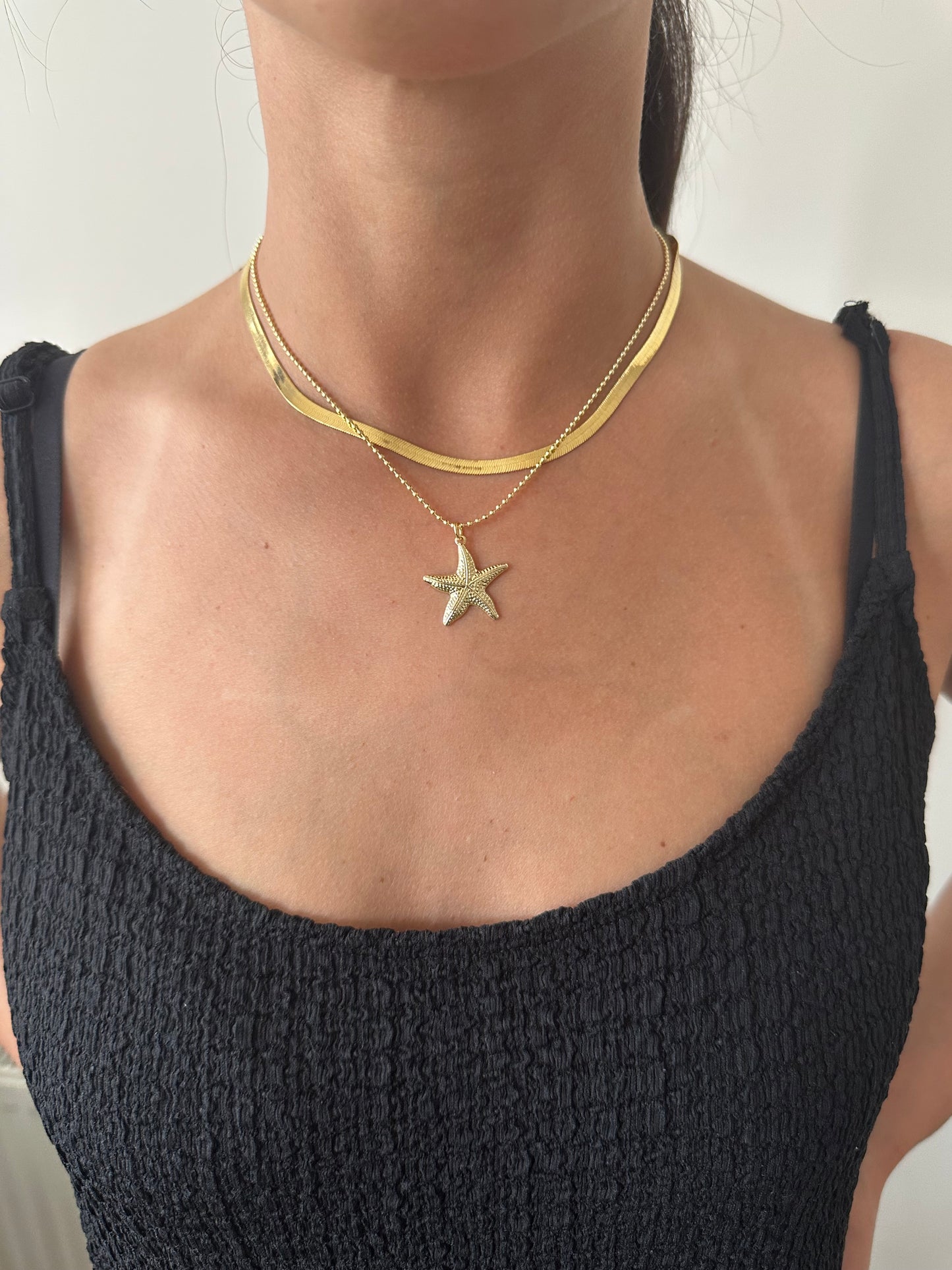 Cadena lisa tipo choker dorada 4 mm