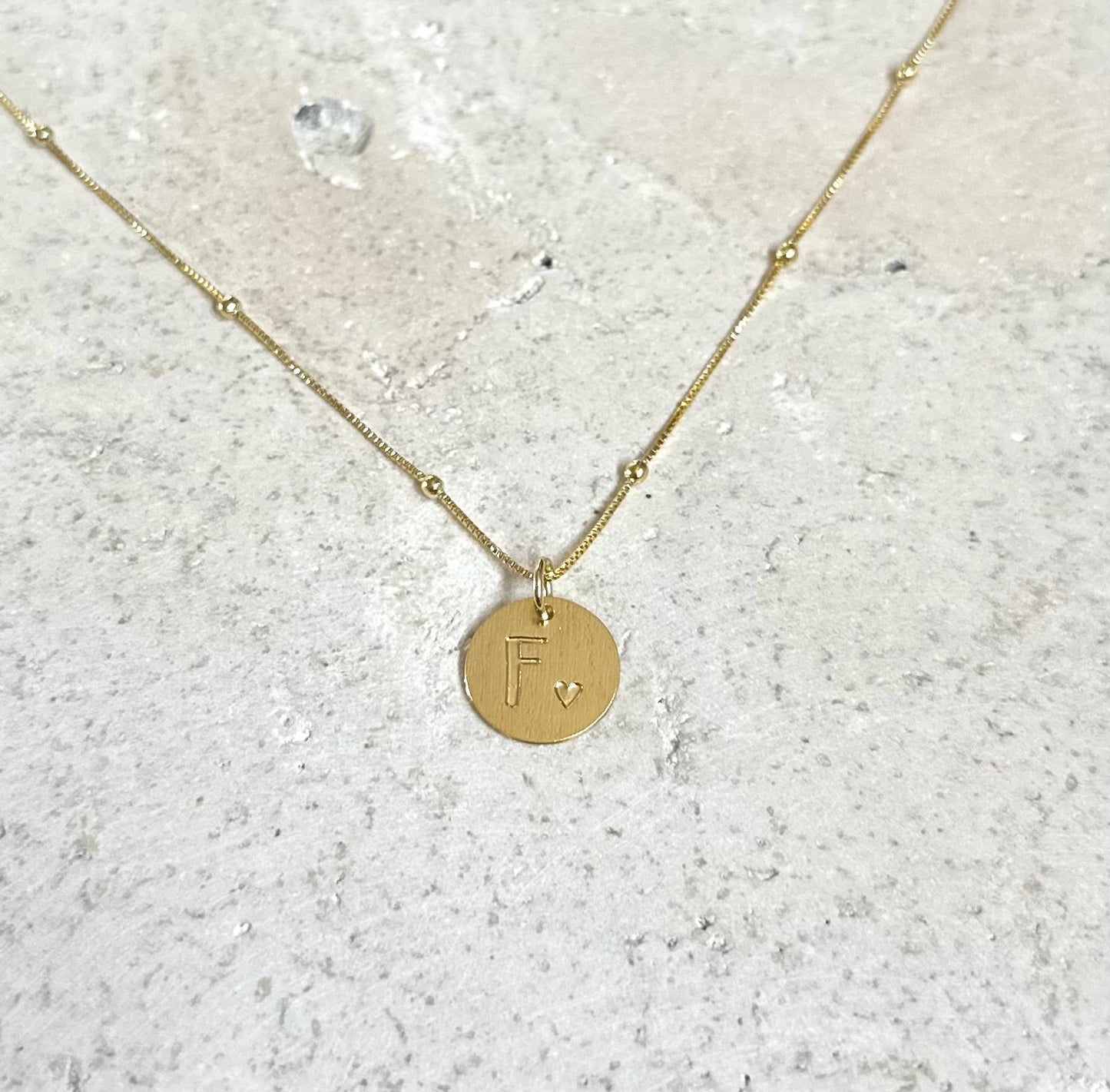 Collar iniciales Gold