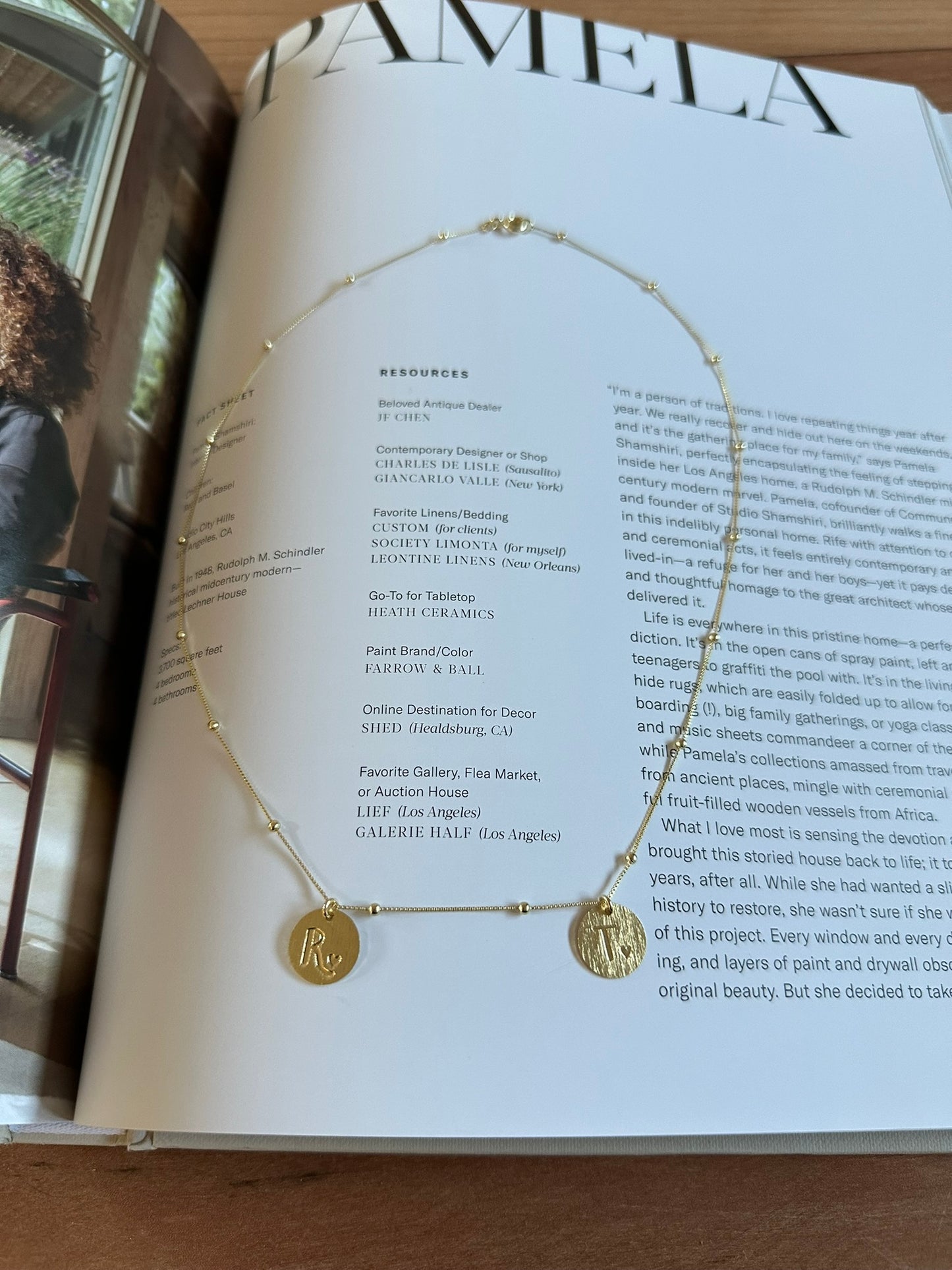 Collar iniciales Gold