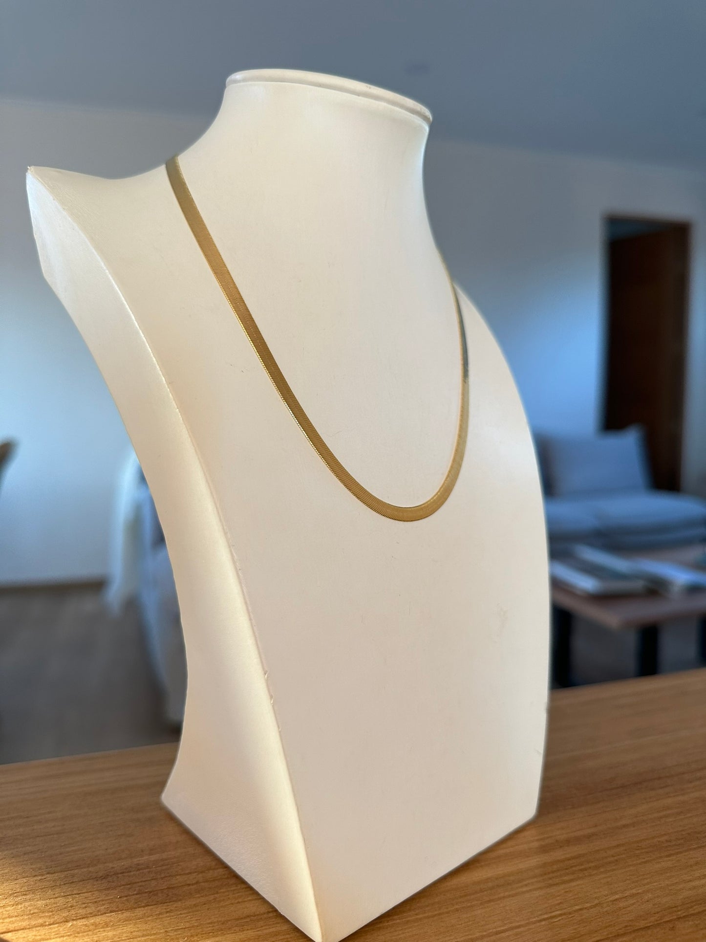 Cadena lisa tipo choker dorada 4 mm