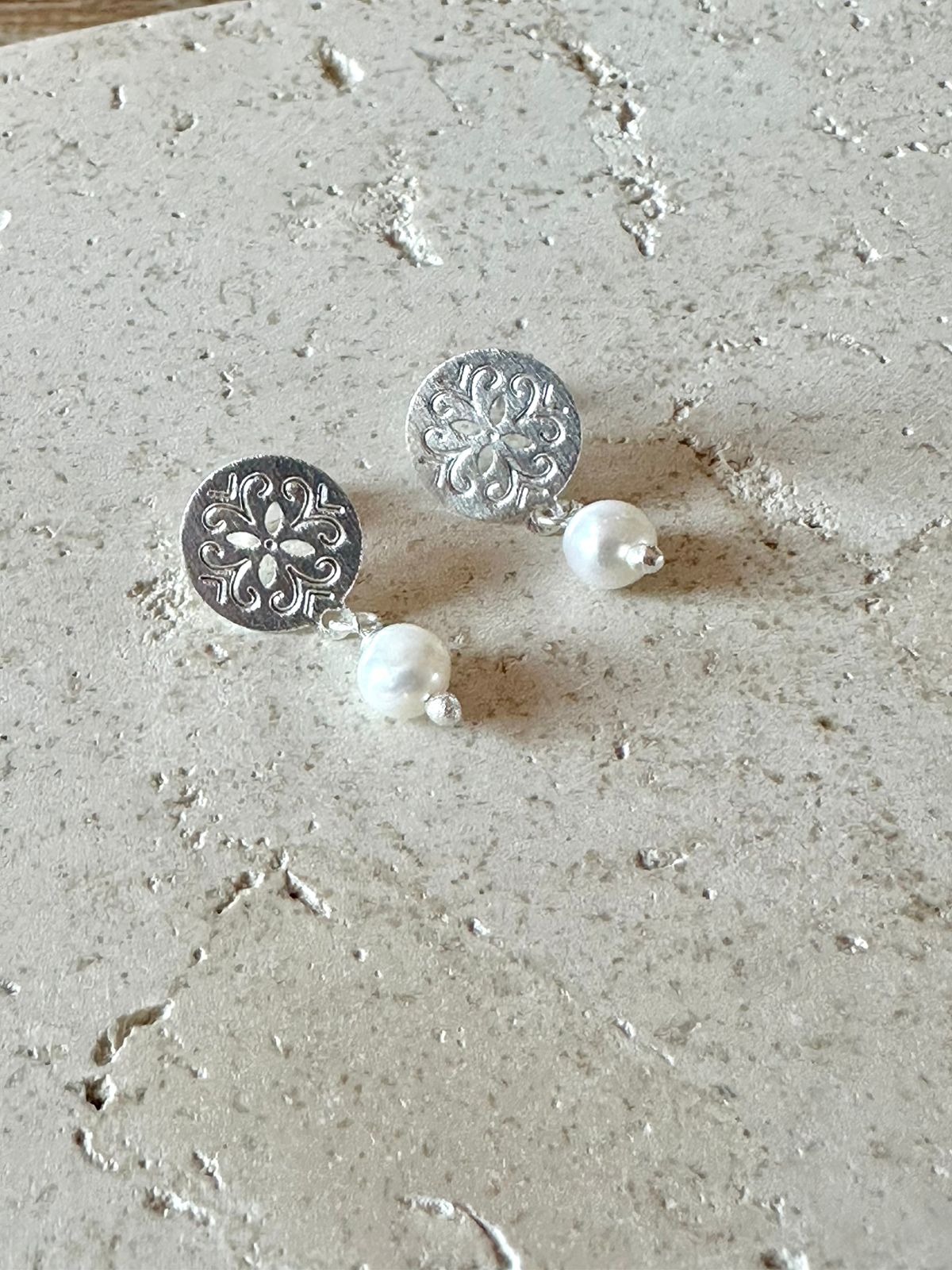 Aros mandala con perlas de rio