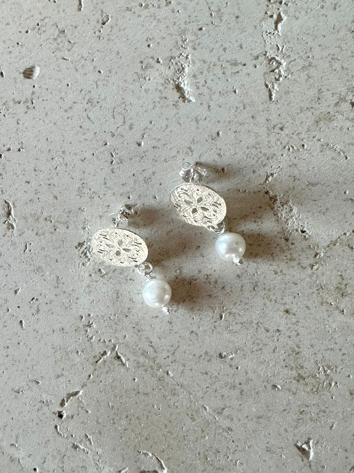 Aros mandala con perlas de rio