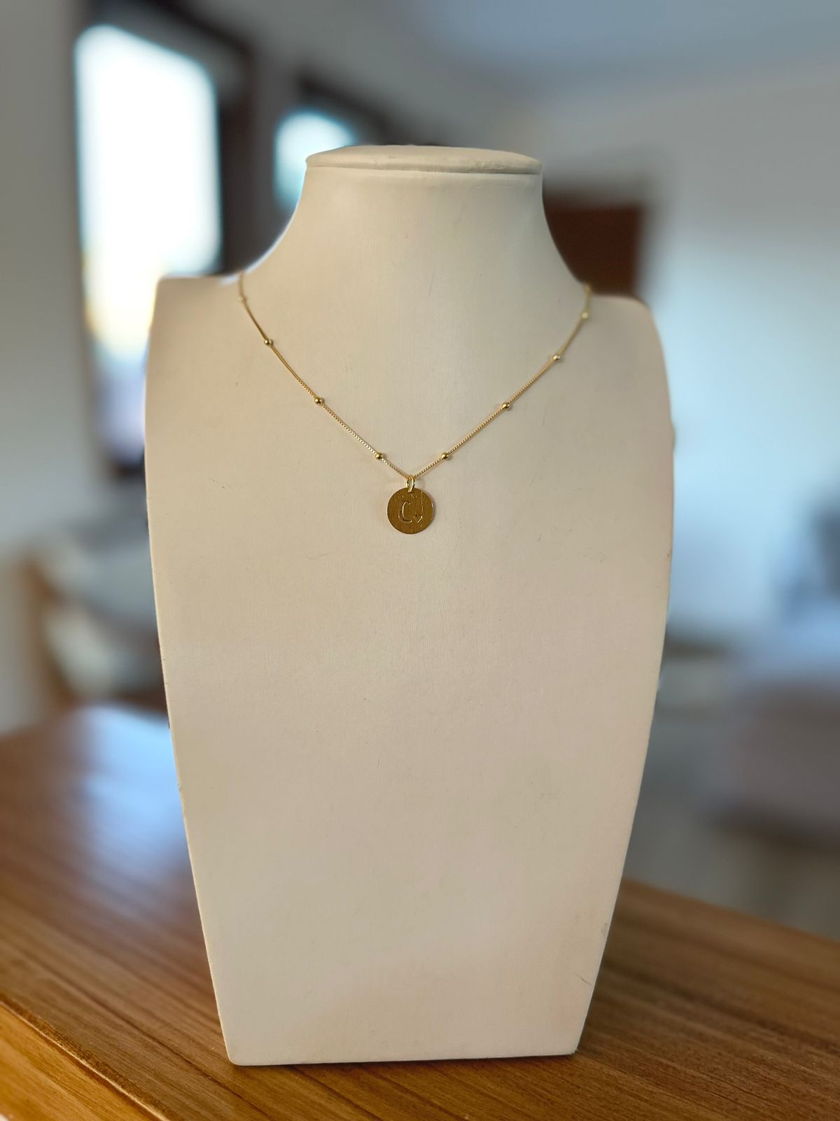 Collar iniciales Gold
