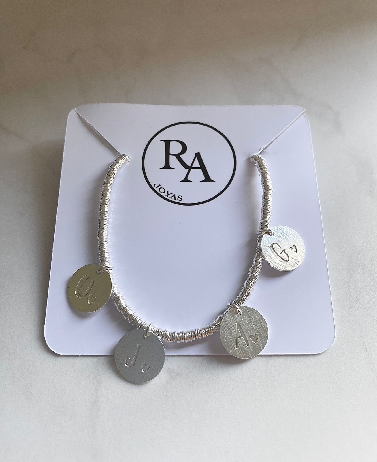 Pulsera inicial plateada