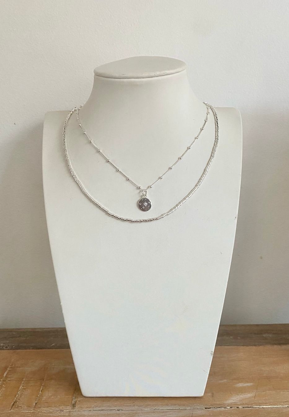 Collar mostacillas