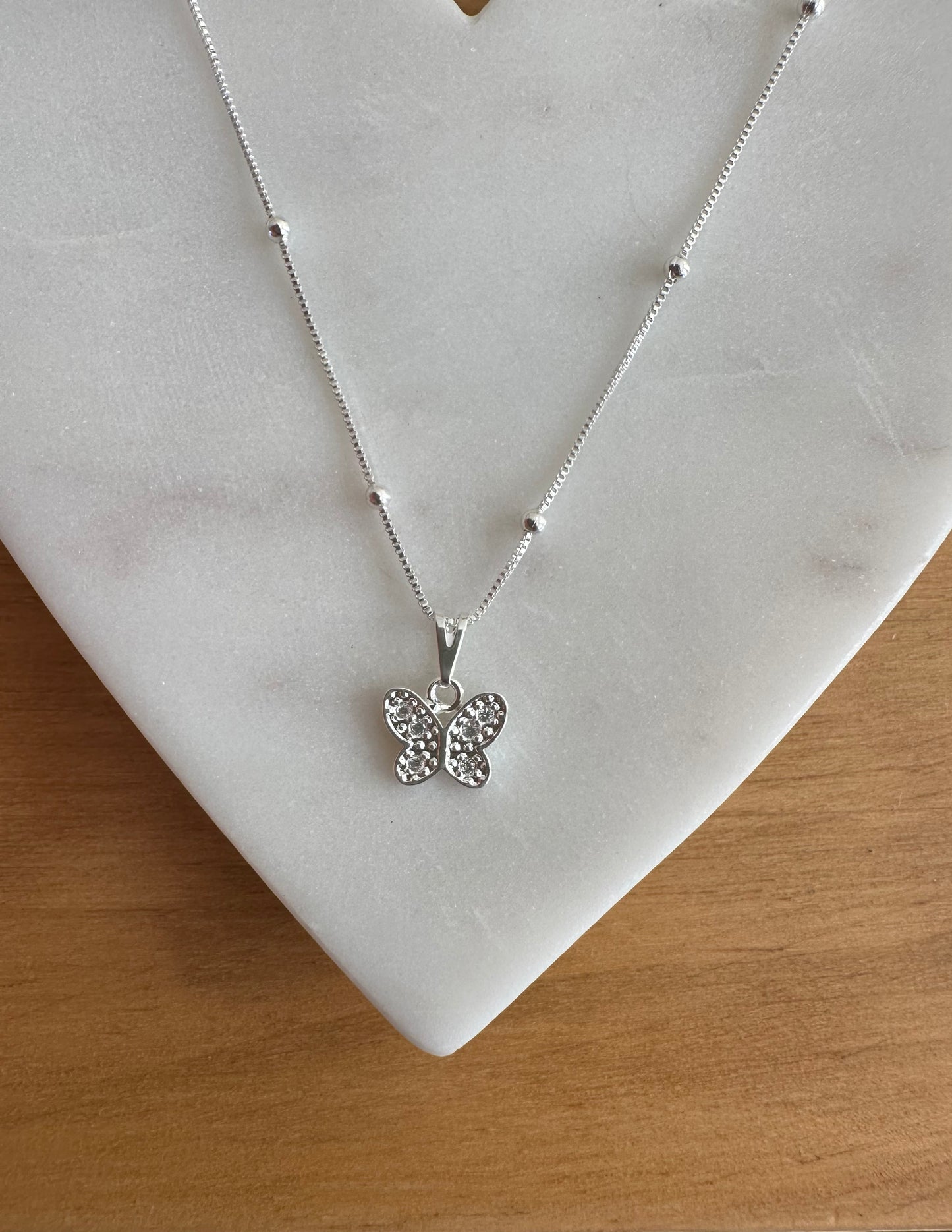 Collar mariposa circones