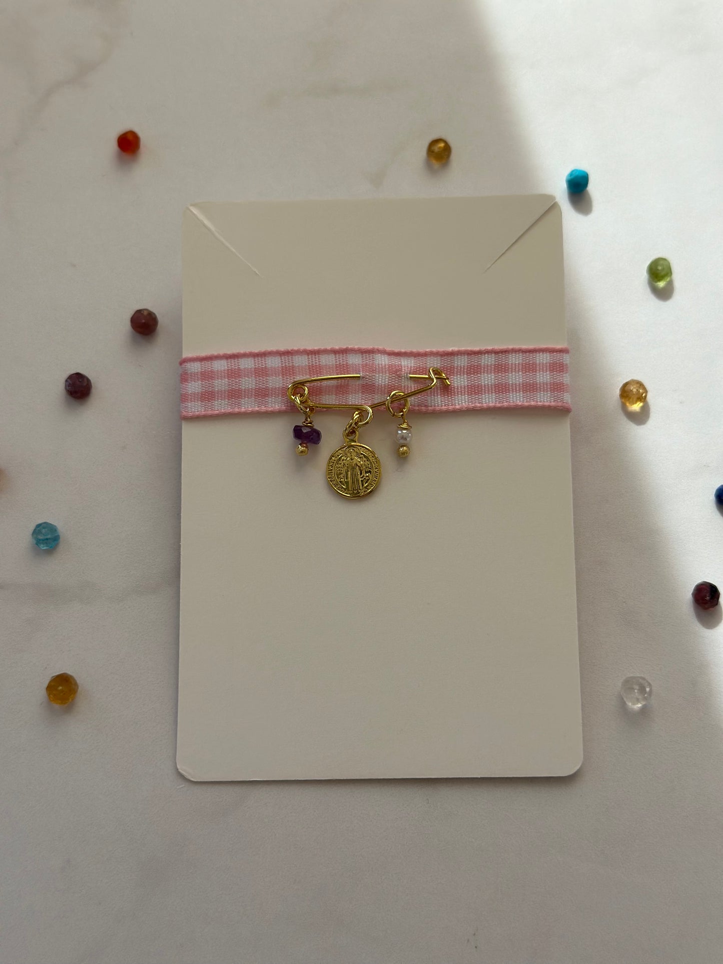 Prendedor protector bebé para ropa o cuna