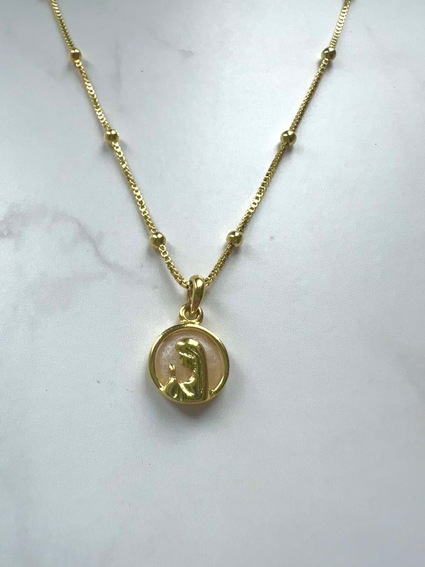 Collar Virgen nácar