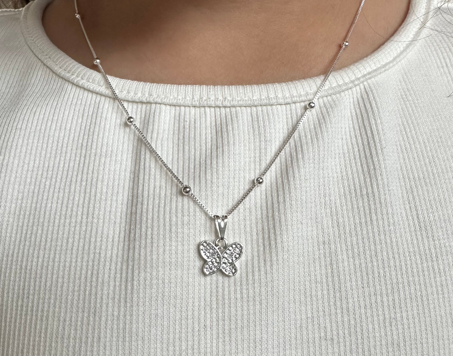 Collar mariposa circones