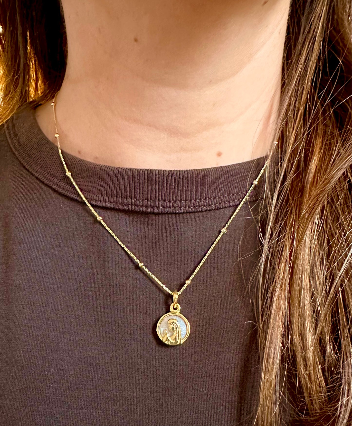 Collar Virgen nácar