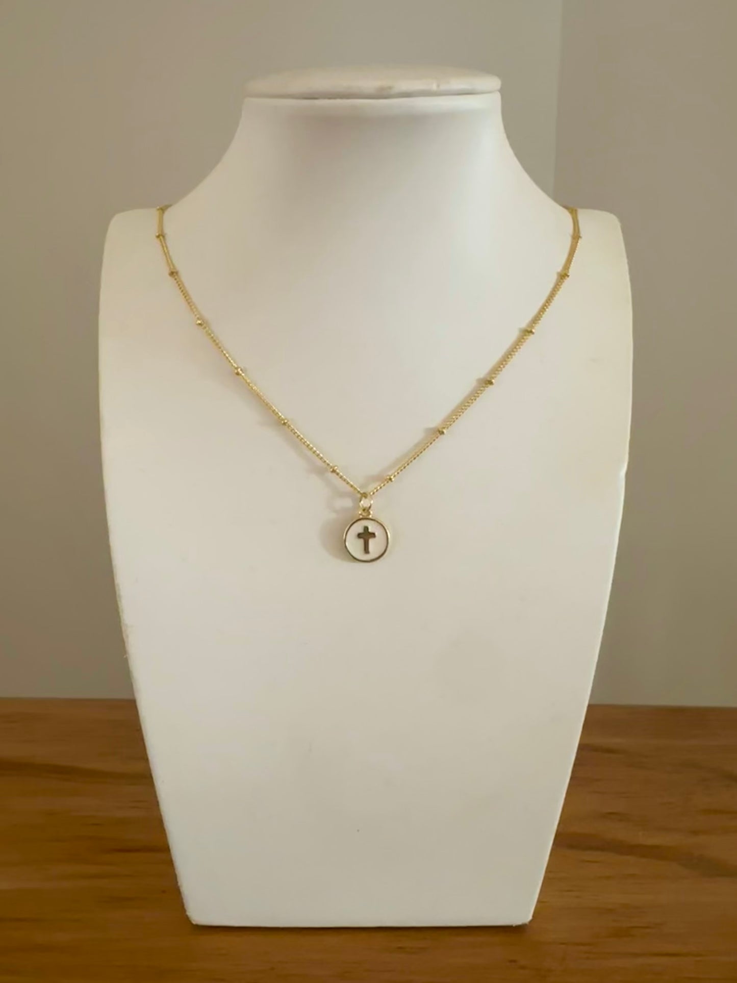 Collar Cruz resina
