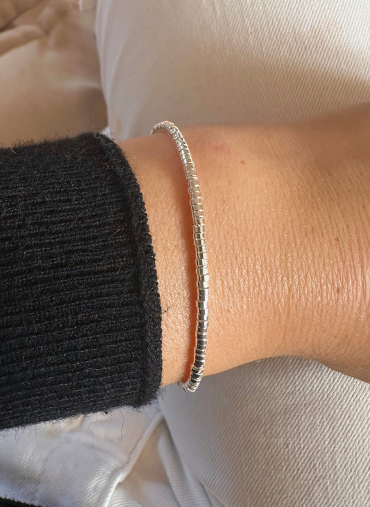 Pulsera mostacillas plateadas