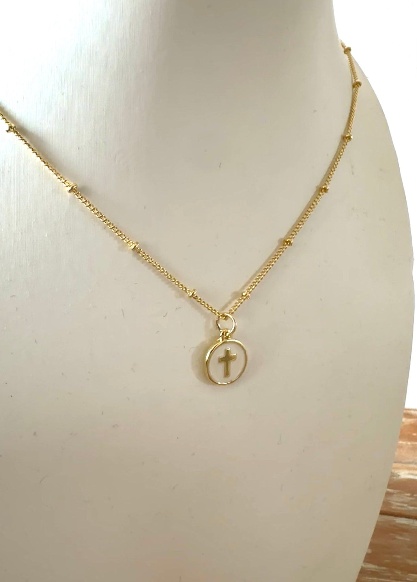 Collar Cruz resina