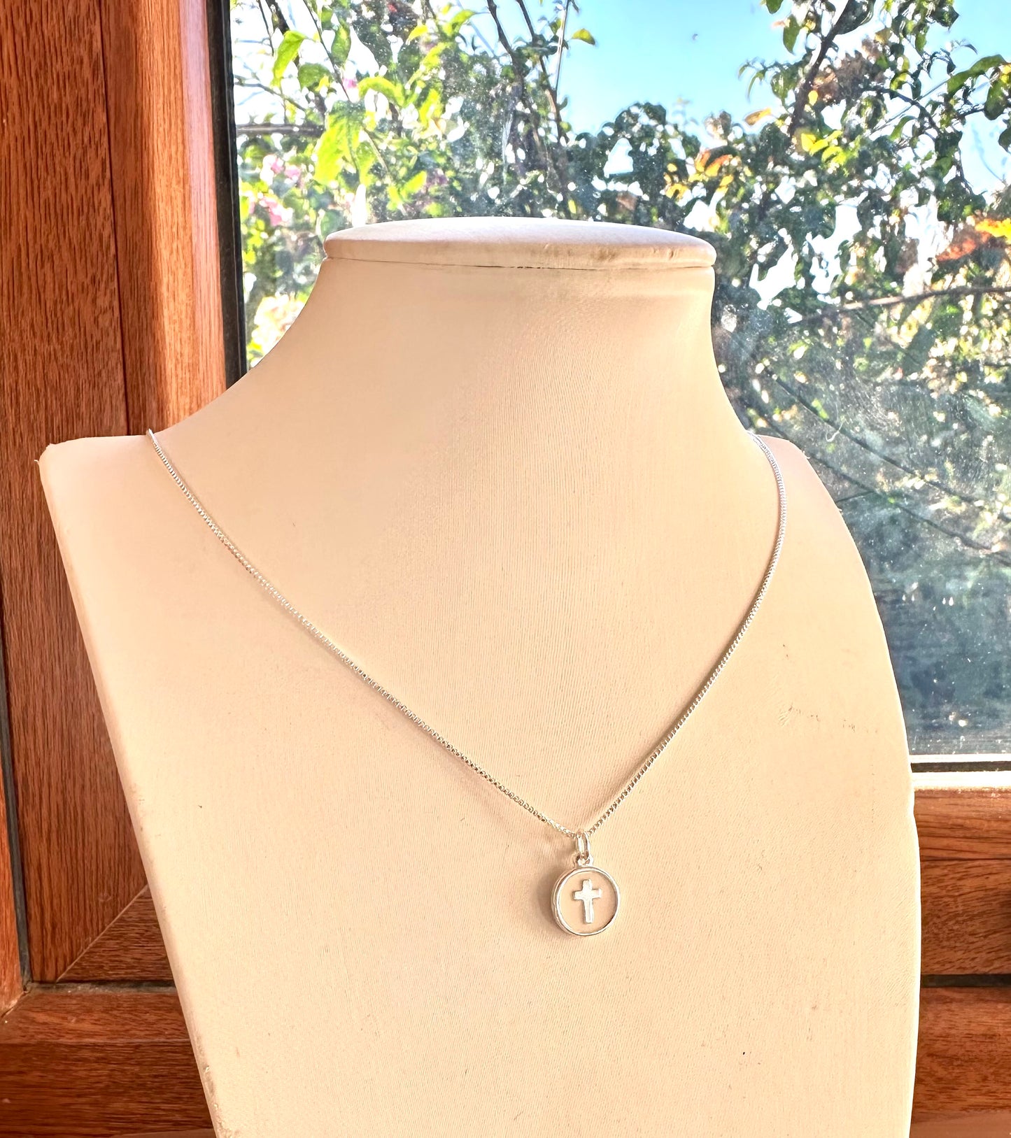 Collar Cruz resina