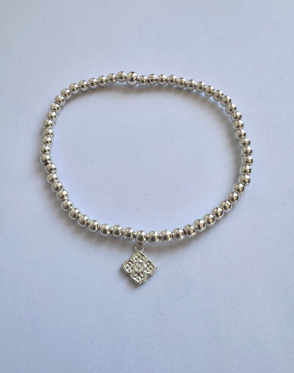 Pulsera mostacillas plateadas