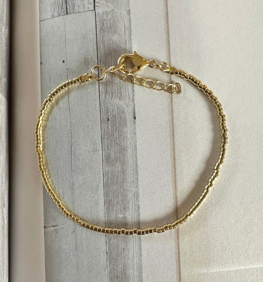 Pulsera mostacillas doradas
