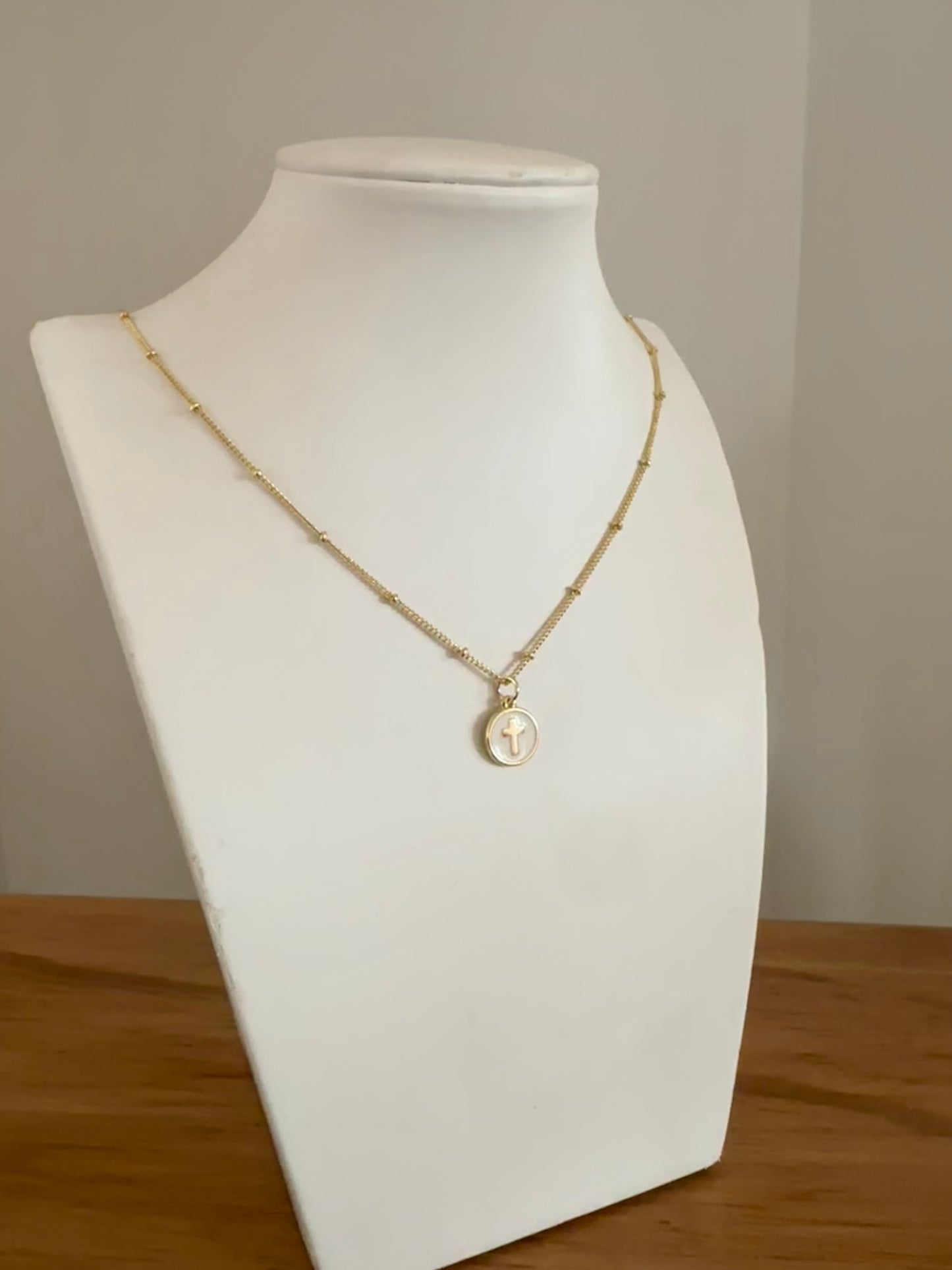Collar Cruz resina