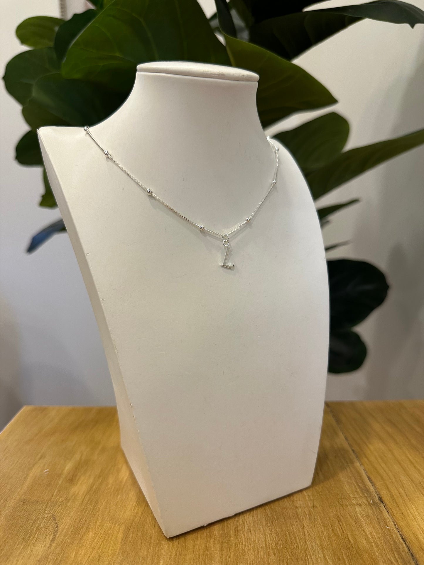 Collar inicial lisa