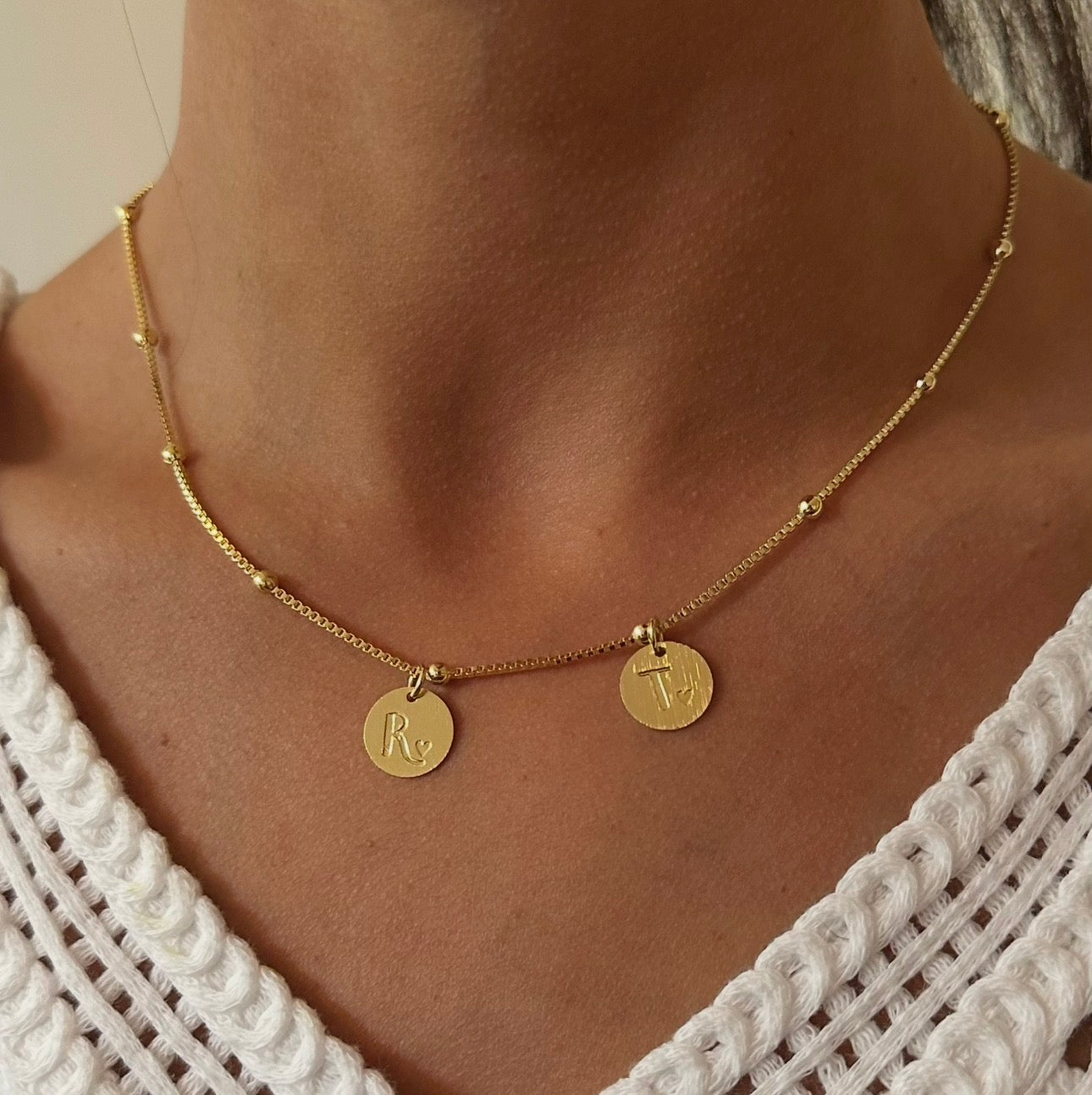 Collar iniciales Gold