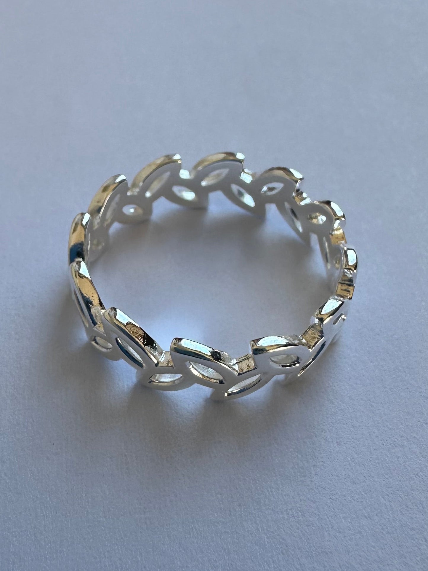 Anillo hojas