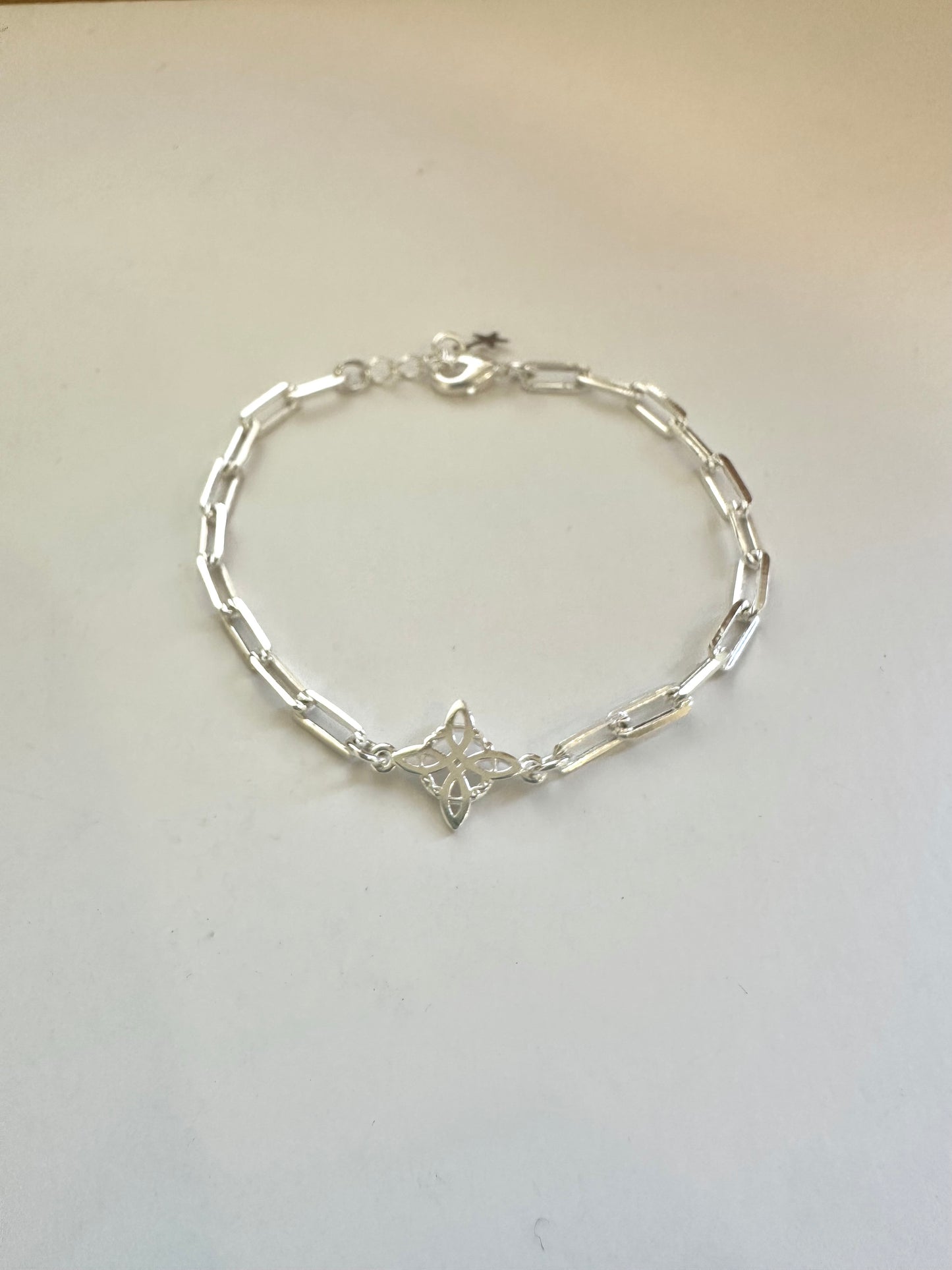 Pulsera nudo de bruja
