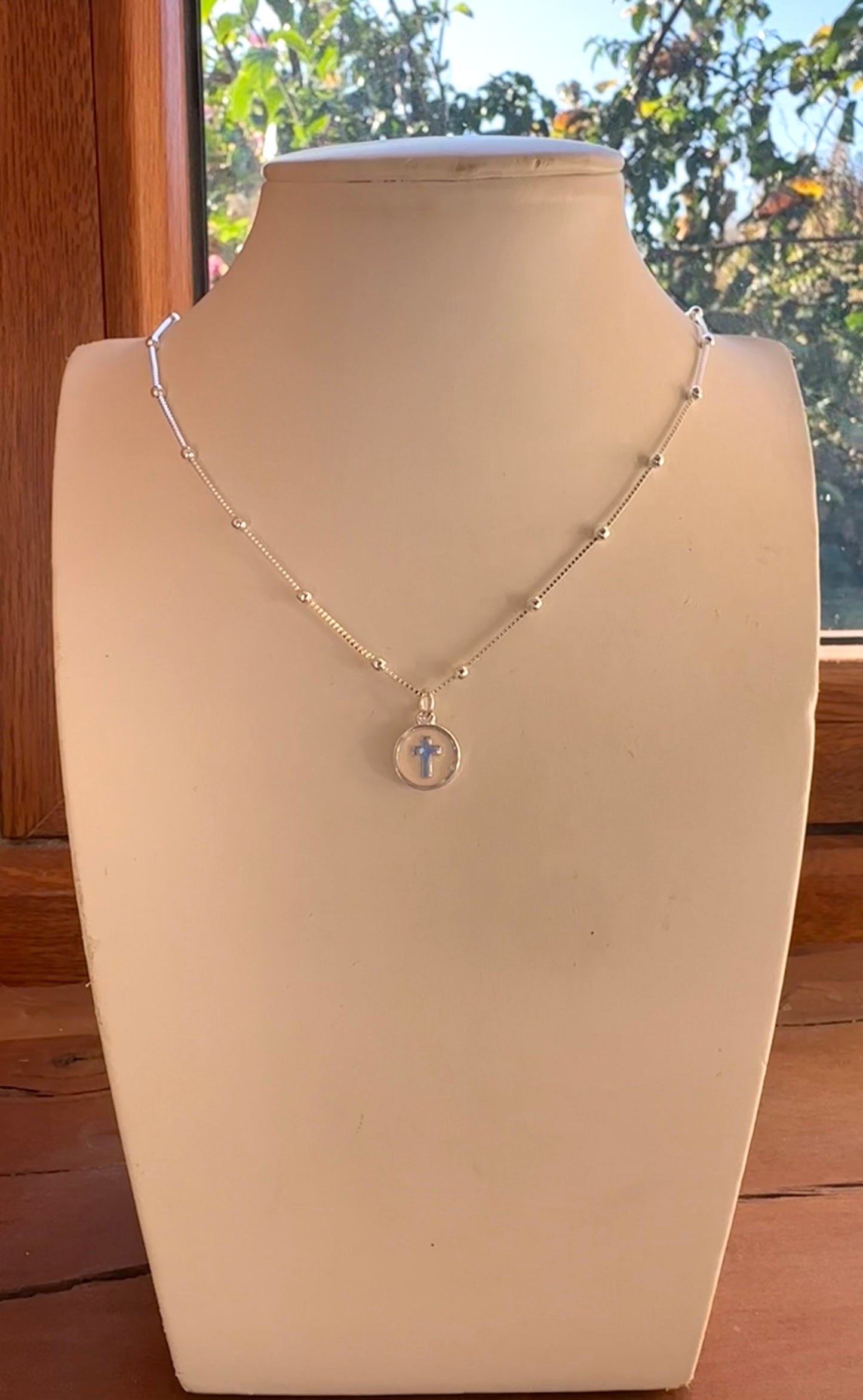 Collar Cruz resina