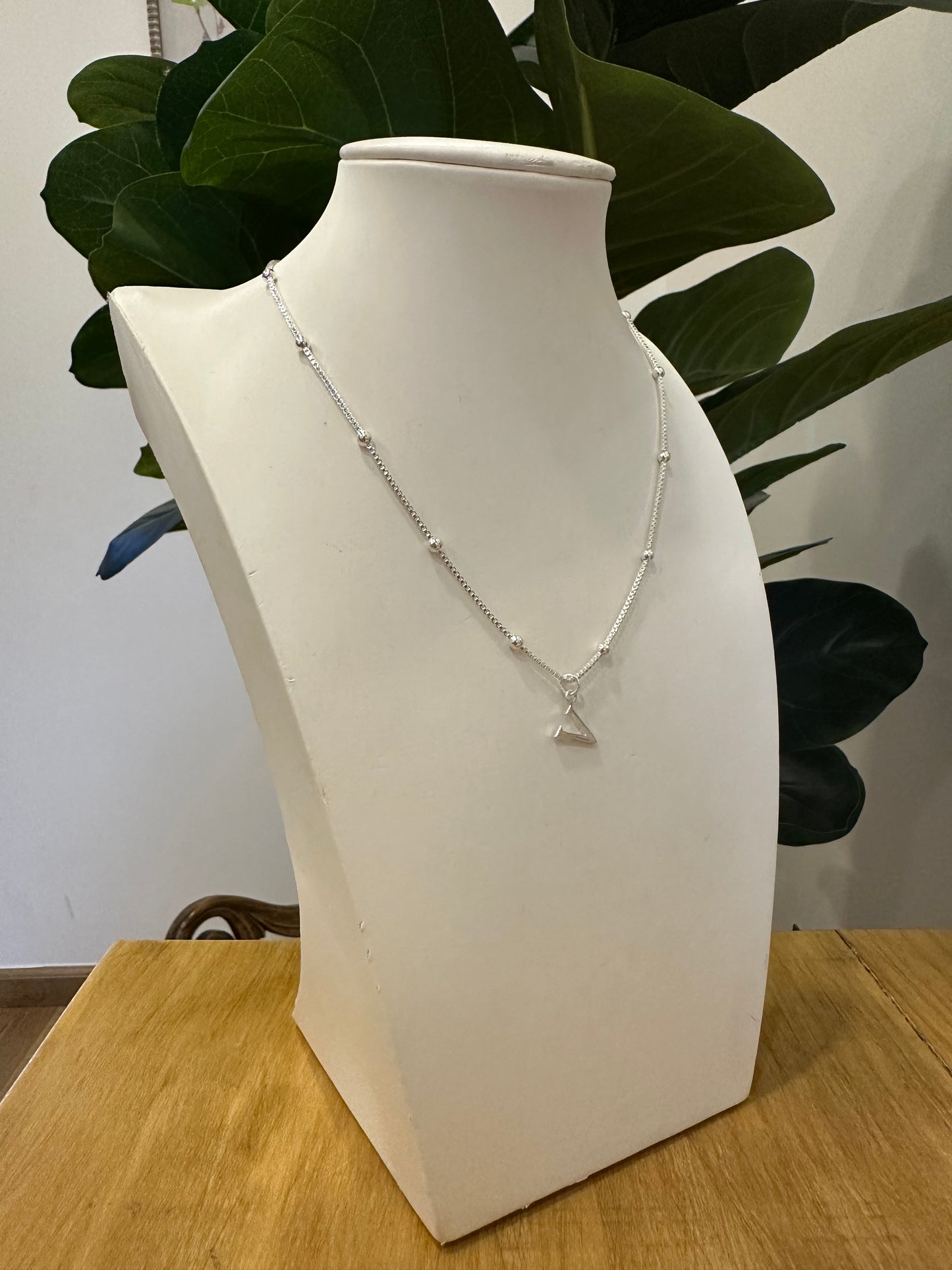 Collar inicial lisa