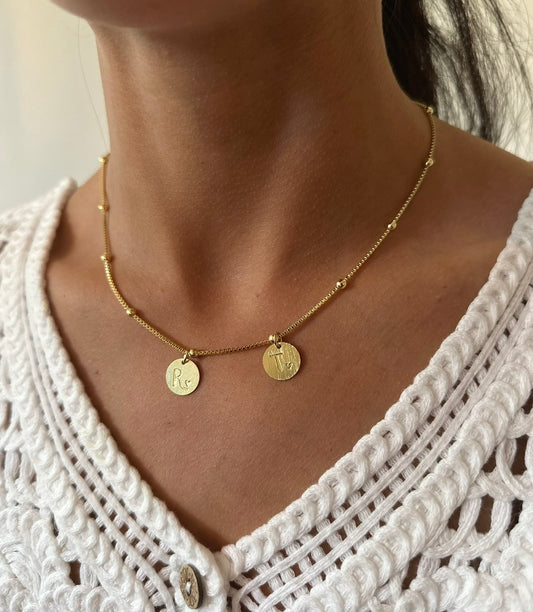 Collar iniciales Gold